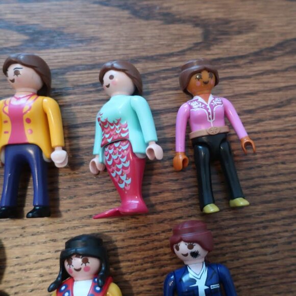 7 pcs Female Playmobile Figures - Picture 4 of 11
